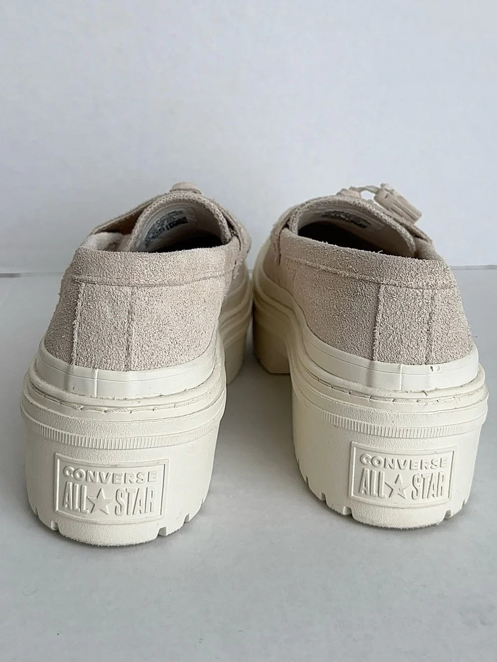 Converse Lugged Heel Dune/Egret Suede Loafers Women’s Size 7.5 Chunky Platform